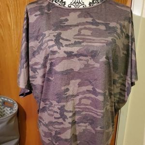 Camo tee with twist back